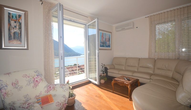 Zweizimmer Wohnung mit Meerblick Dobrota, Kotor-Top Immobilien Montenegro