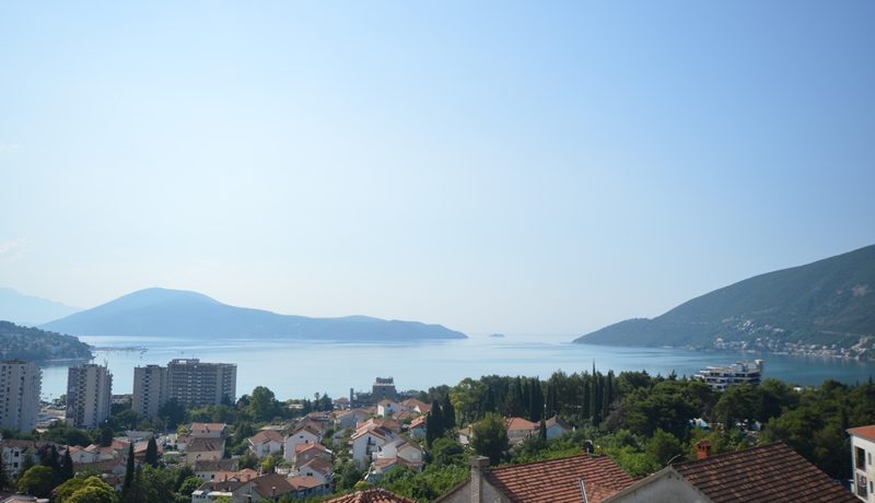 Двухкомнатная квартира с видом на море Гомила, Игало, Герцег Нови-Топ недвижимости Черногории