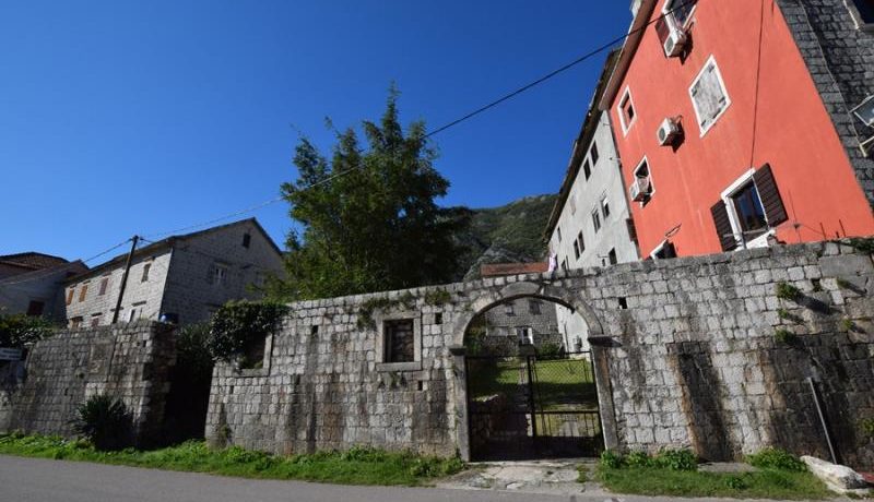 Steinhaus mit großem Grund Prcanj, Kotor-Top Immobilien Montenegro