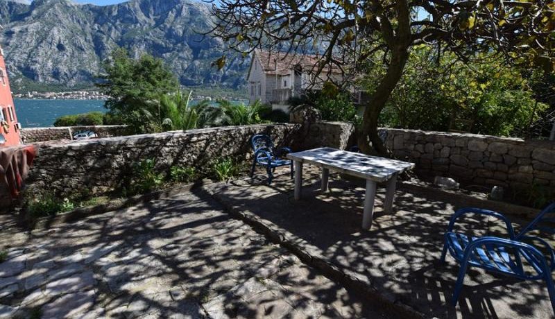 Stone house with large yard Prcanj, Kotor-Top Estate Montenegro