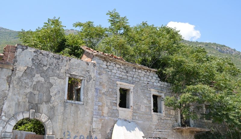 Attraktive Steinruine an der ersten Meereslinie Kamenari, Herceg Novi-Top Immobilien Montenegro