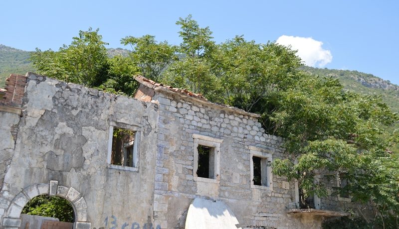 Attraktive Steinruine an der ersten Meereslinie Kamenari, Herceg Novi-Top Immobilien Montenegro