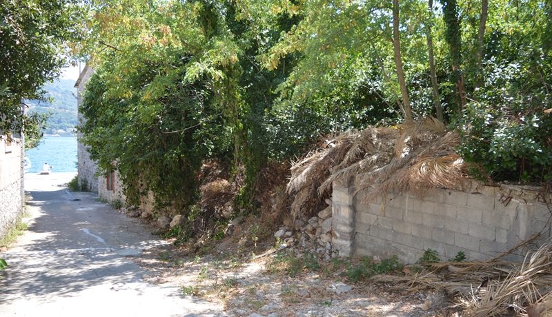 Kamena ruševina na prvoj liniji Kamenari, Herceg Novi-Top Nekretnine Crna Gora