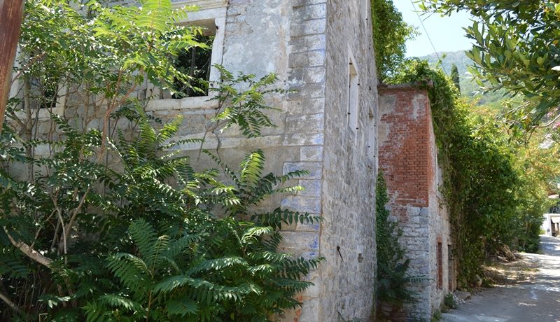 Ruina na prvoj liniji Kamenari, Herceg Novi-Top Nekretnine Crna Gora