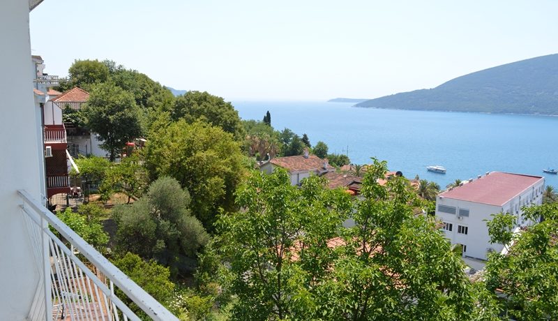 Двухкомнатная квартира с видом на море Центр, Герцег Нови-Топ недвижимости Черногории