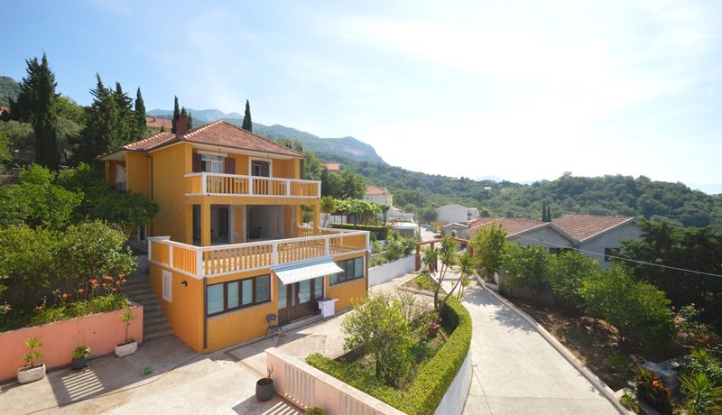 Beautiful two houses with big plot Topla, Herceg Novi-Top Estate Montenegro