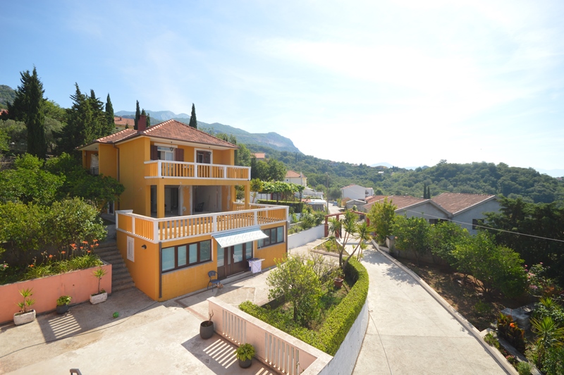 Zwei Häuser mit großem Grundstück Topla, Herceg Novi