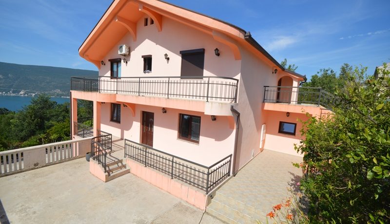 Schöne zwei Häuser mit einem großen Grundstück Topla, Herceg Novi-Top Immobilien Montenegro