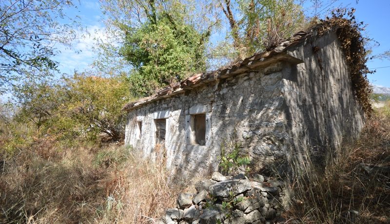 Разрушенный каменный дом, Герцег Нови-Топ недвижимости Черногории
