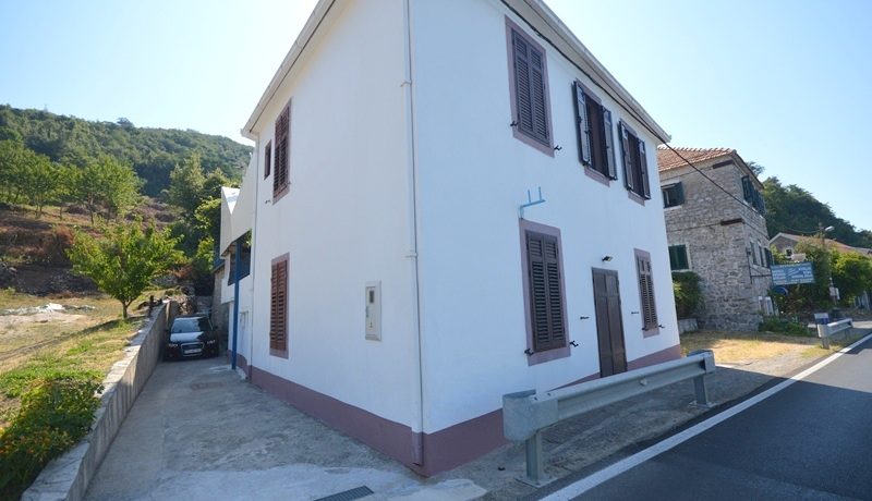 Haus mit eigenen Bootsanleger Opatovo, Tivat-Top Immobilien Montenegro