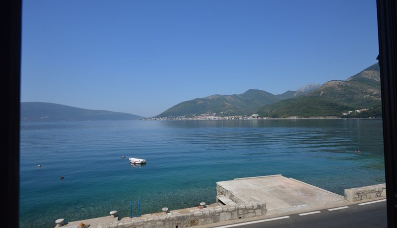 Kuća sa provatnom pontom Opatovo, Tivat-Top Nekretnine Crna Gora