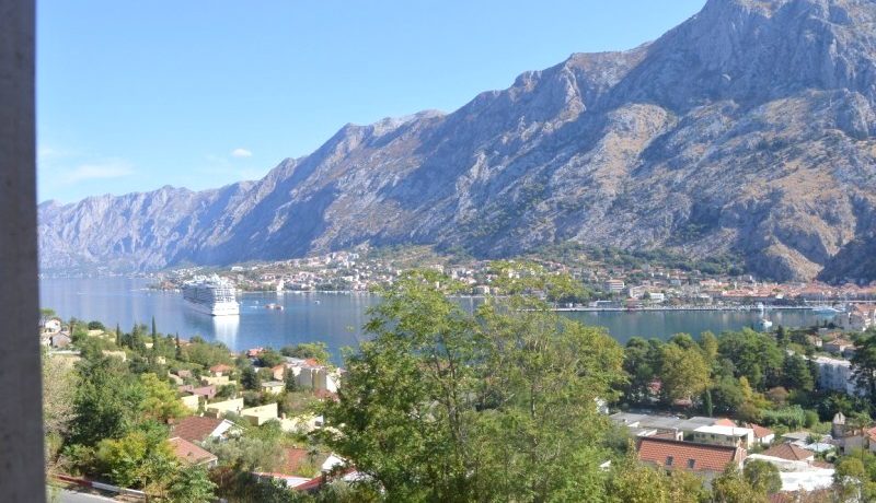 Lijep četverosoban stan Škaljari, Kotor-Top Nekretnine Crna Gora