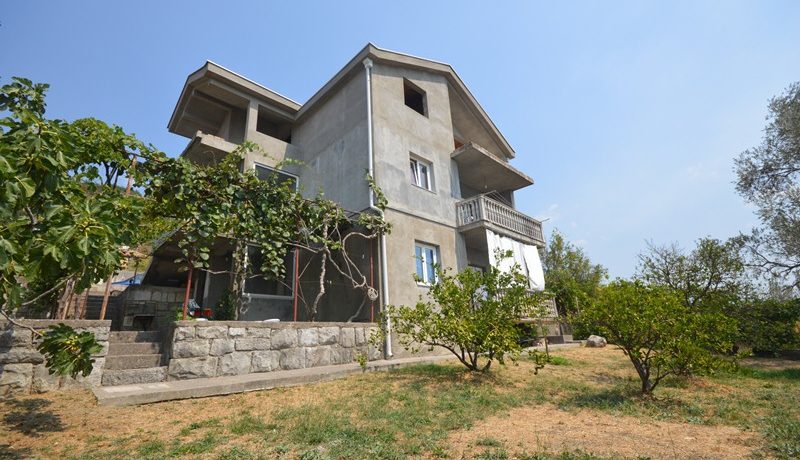 Дом с видом на море Чешлйар, Тиват-Топ недвижимости Черногории