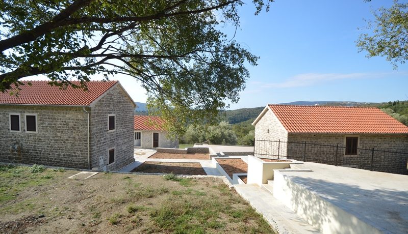 Complex with pool Zelenika, Herceg Novi-Top Estate Montenegro