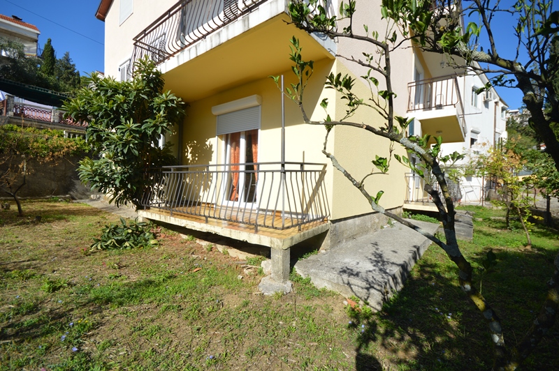 Two bedroom garden apartment in Igalo, Herceg Novi