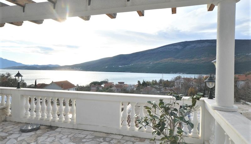 Stan sa pogledom na more Đenovići, Herceg Novi-Top Nekretnine Crna Gora