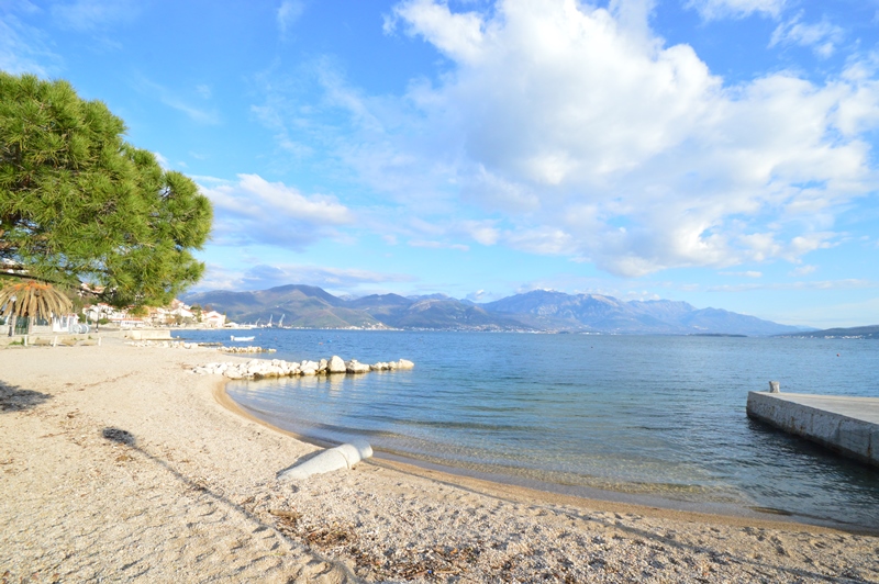 Placevi blizu obale mora Baošići, Herceg Novi