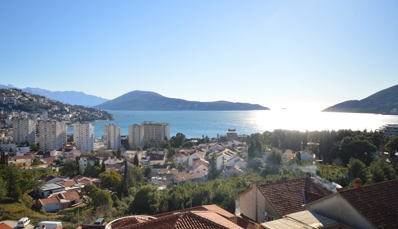 Prostran stan sa pogledom na more Gomila, Igalo, Herceg Novi-Top Nekretnine Crna Gora