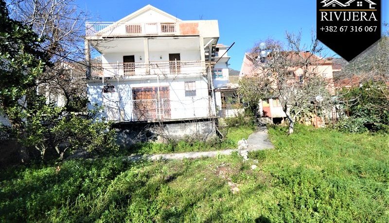 Kuća na povoljnoj lokaciji Baošići, Herceg Novi-Top Nekretnine Crna Gora