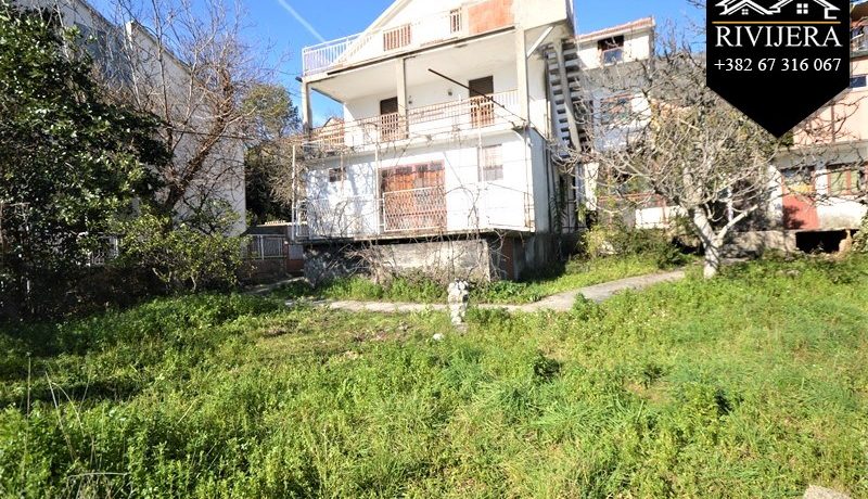 Удобно расположенный дом Баошичи, Герцег Нови-Топ недвижимости Черногории