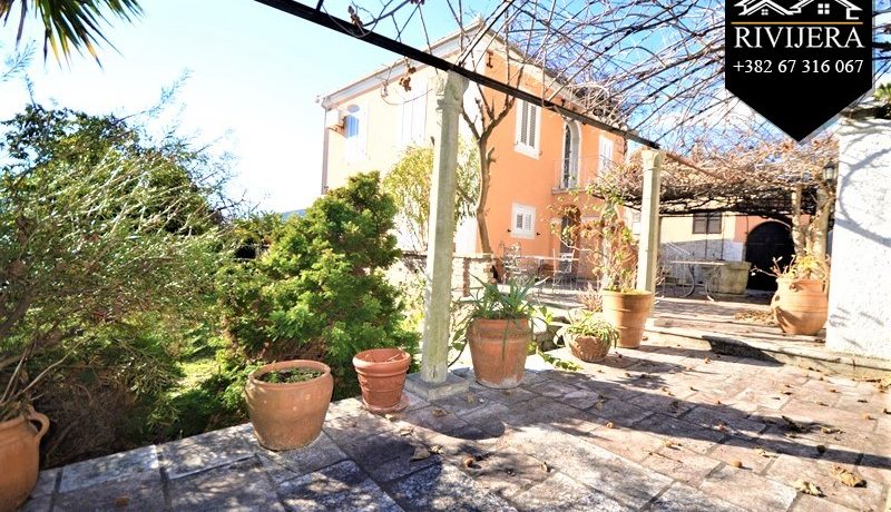 Villa mit großem Grundstück Zentrum, Herceg Novi-Top Immobilien Montenegro