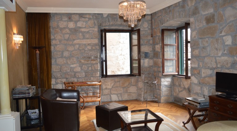 Деревенская меблированная квартира Котор-Топ недвижимости Черногории