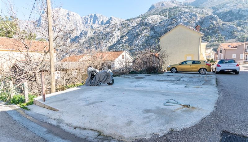 Familienhaus mit Zwei Wohnungen Skaljari, Kotor-Top Immobilien Montenegro