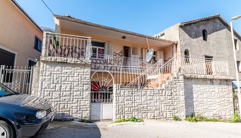 Family house with two flats Skaljari, Kotor-Top Nekretnine Crna Gora