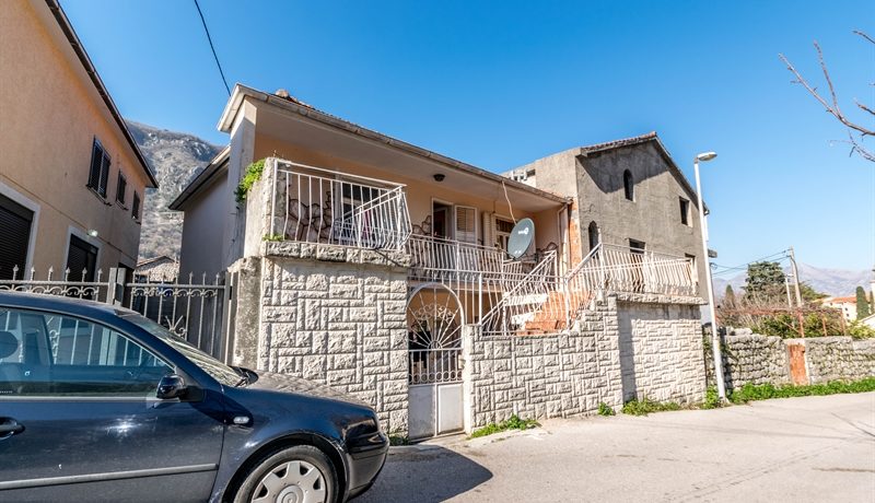 Porodična kuća sa dva stana Škaljari, Kotor-Top Nekretnine Crna Gora