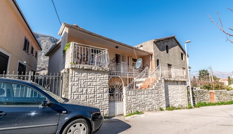 Porodična kuća sa dva stana Škaljari, Kotor-Top Nekretnine Crna Gora