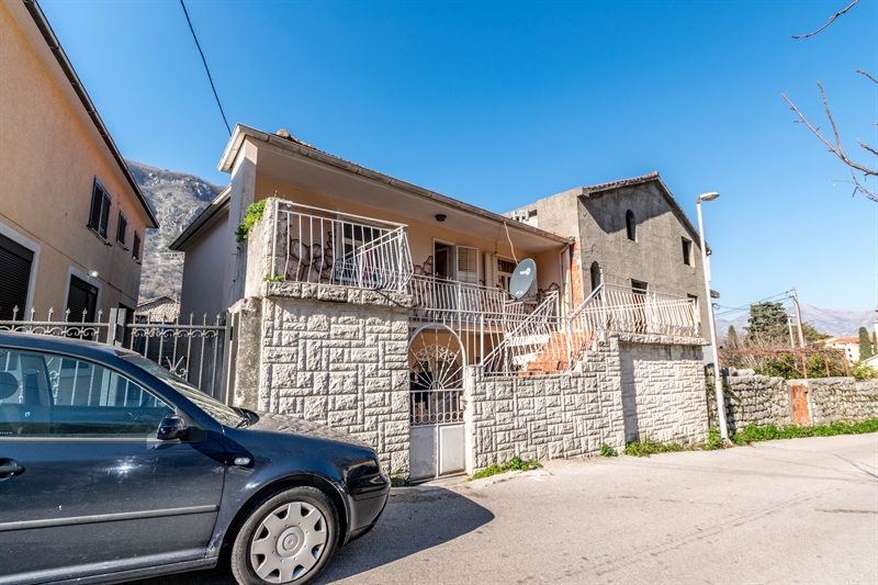 Porodična kuća sa dva stana Škaljari, Kotor