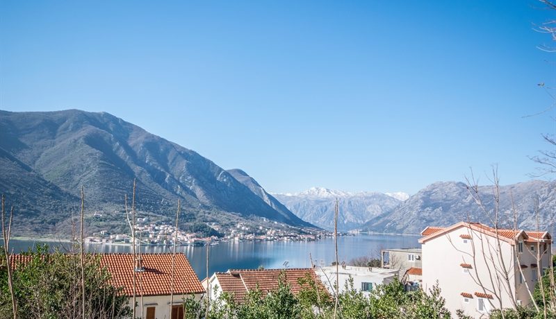 One bedroom flat with sea view Dobrota, Kotor-Top Nekretnine Crna Gora