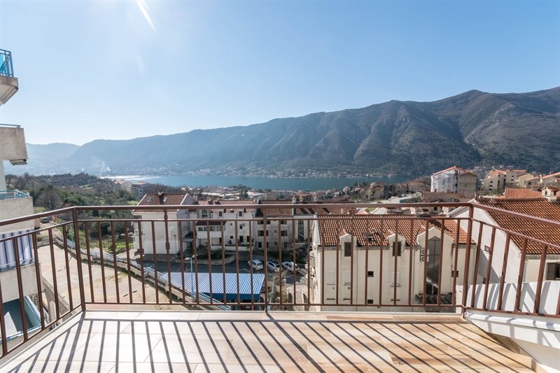 Sunčan stan sa pogledom na more Dobrota, Kotor