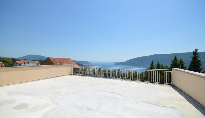 Kuća sa šest stanova Topla, Herceg Novi-Top Nekretnine Crna Gora