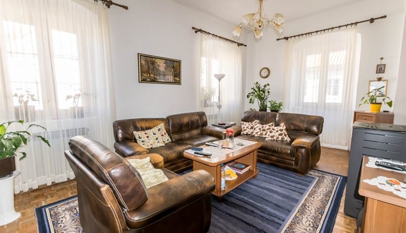 Komforan sunčan trosoban stan Stari grad, Centar, Kotor-Top Nekretnine Crna Gora