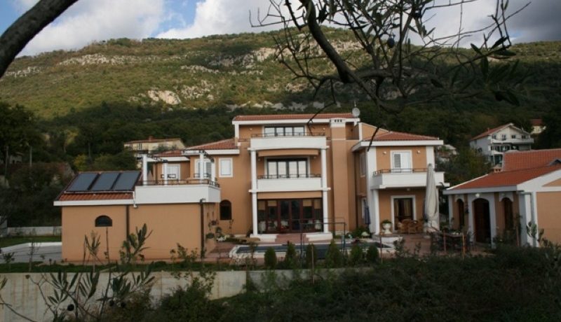 Elegantna porodična vila Kavač, Kotor-Top Nekretnine Crna Gora