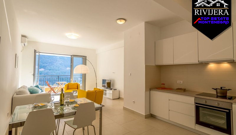 Привлекательная квартира с видом на море Mоринй, Котор-Топ недвижимости Черногории