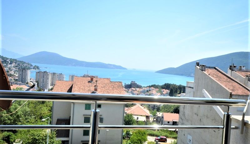 Двухкомнатная квартира с видом на море Игало, Герцег Нови-Топ недвижимости Черногории
