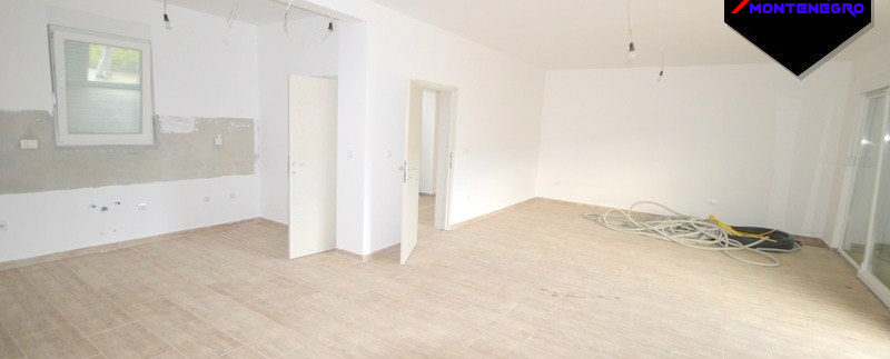 Komforna kuća sa velikim placem Mojdež, Herceg Novi-Top Nekretnine Crna Gora