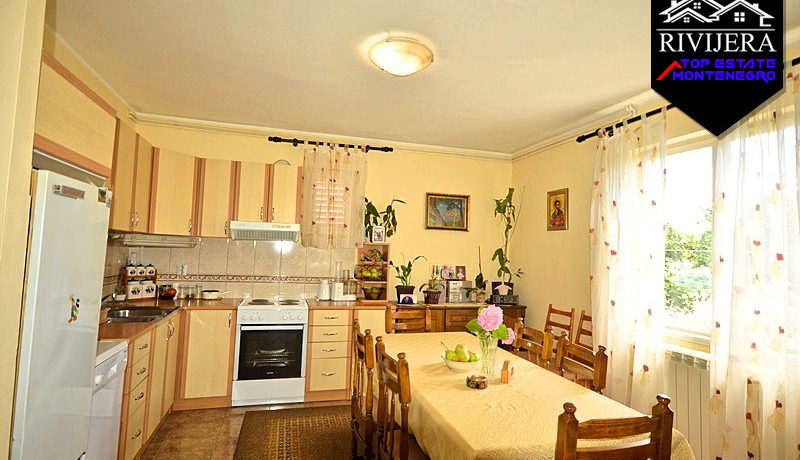 Дом с двумя квартирами Чела, Герцег Нови-Топ недвижимости Черногории