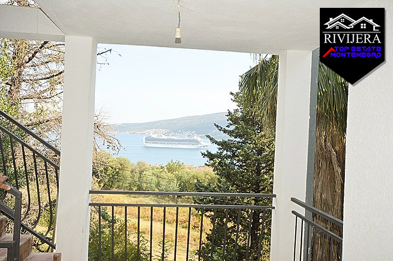 Unfurnished flat with sea view Baosici, Herceg Novi