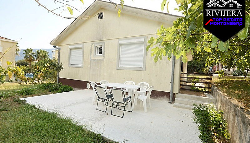 Kuća sa velikim placem blizu mora Baošići, Herceg Novi-Top Nekretnine Crna Gora