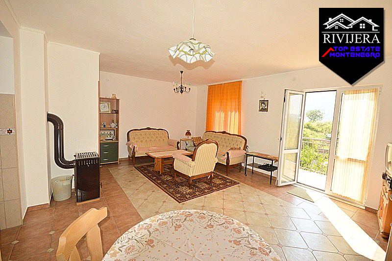 Nice spacious house in Drenovnik, Igalo