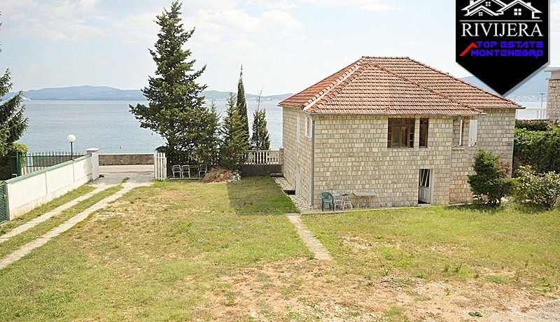 Каменный дом на эксклюзивном месте Биела, Герцег Нови-Топ недвижимости Черногории