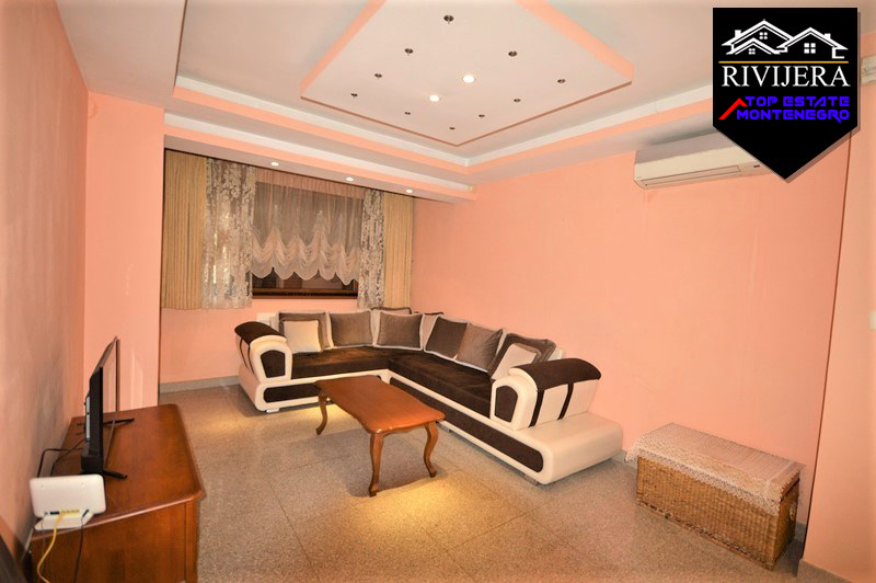 Attractive luxury apartment center Igalo