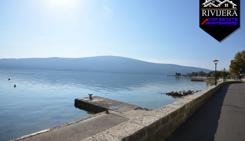 Grundstück an der ersten linie Bijela, Herceg Novi-Top Estate Montenegro