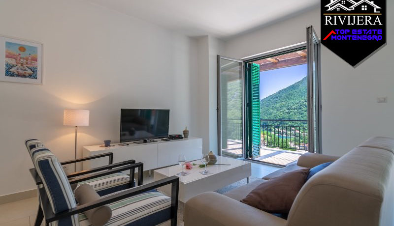 Oтличная квартира с видом на море Mоринй, Котор-Топ недвижимости Черногории