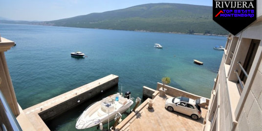 Delightful frontline villa with boat mooring Herceg Novi