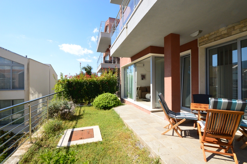 Sunčan moderan apartman sa zajedničkim bazenom Đenovići, Herceg Novi-Top Nekretnine Crna Gora