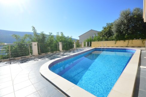 Lovely ground floor apartment in gated community with swimming pool Djenovici, Herceg Novi-Top Estate Montenegro